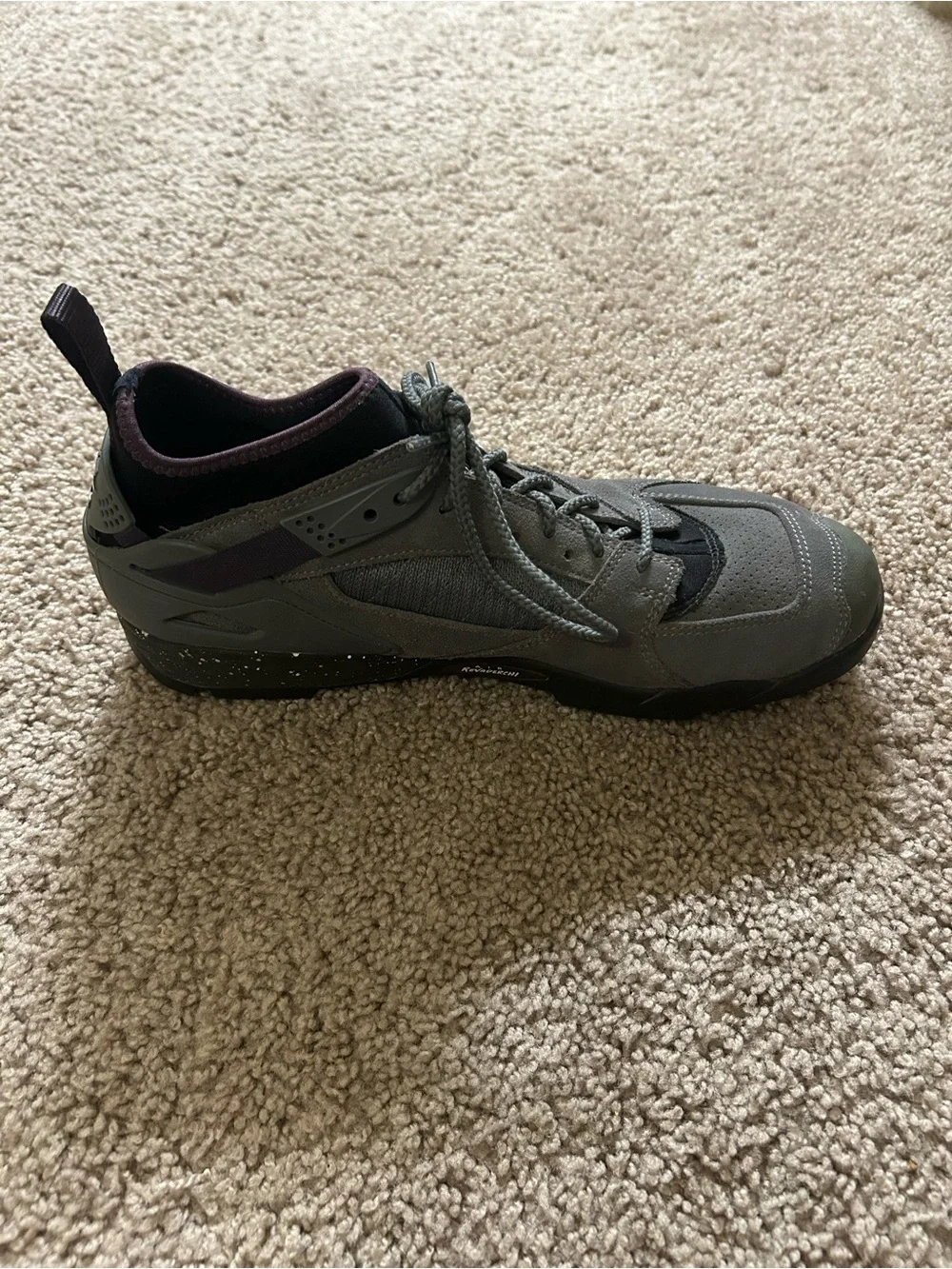 Nike Air Revaderchi Hiking Sneakers Flint Grey Men’s Size 10.5